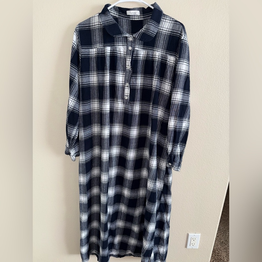 Latuza Navy Black & White Plaid Women’s Long Nightgown‎ Round Color w/ 5 Buttons
